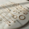 Die 10 besten Schmuck-Onlineshops für Damenschmuck in der Schweiz 2026