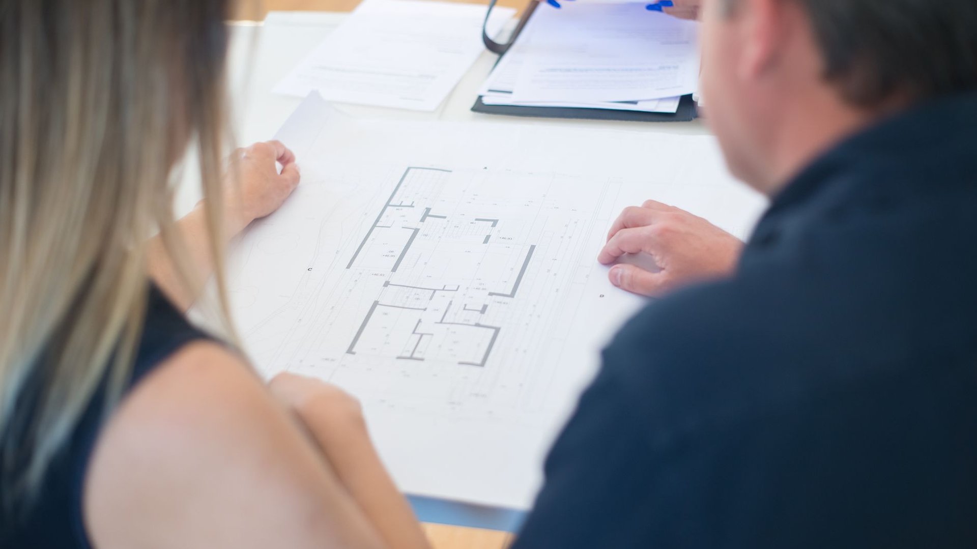 Hausbau-Budget richtig planen: Welche Kosten in welcher Bauphase auf Sie zukommen